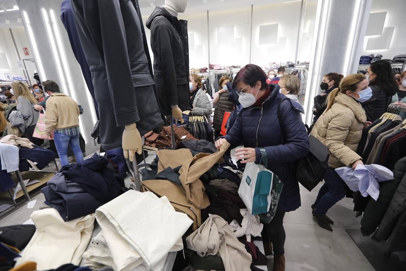 El ambiente de compras para los Reyes Magos en Córdoba, en imágenes