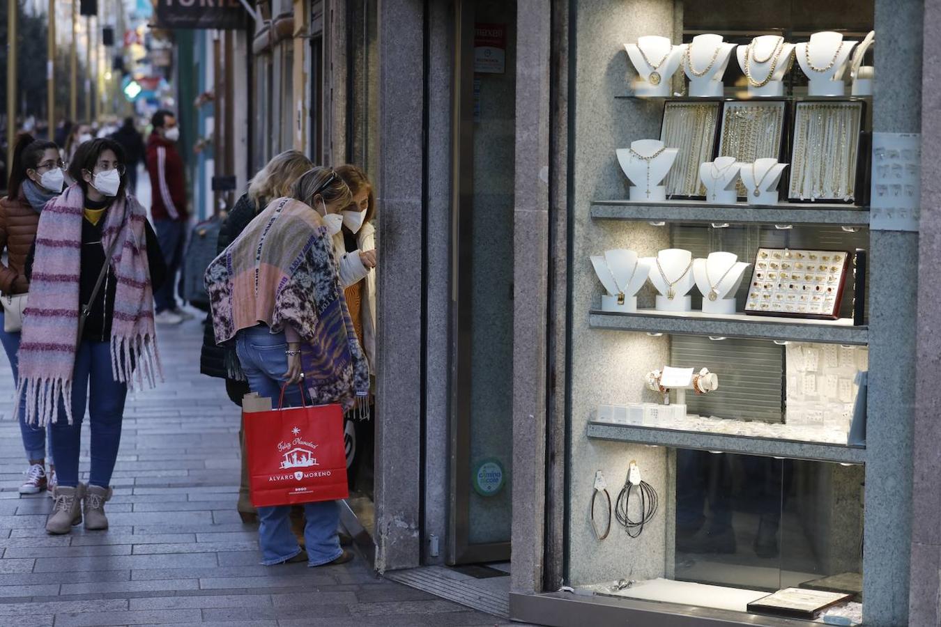 El ambiente de compras para los Reyes Magos en Córdoba, en imágenes