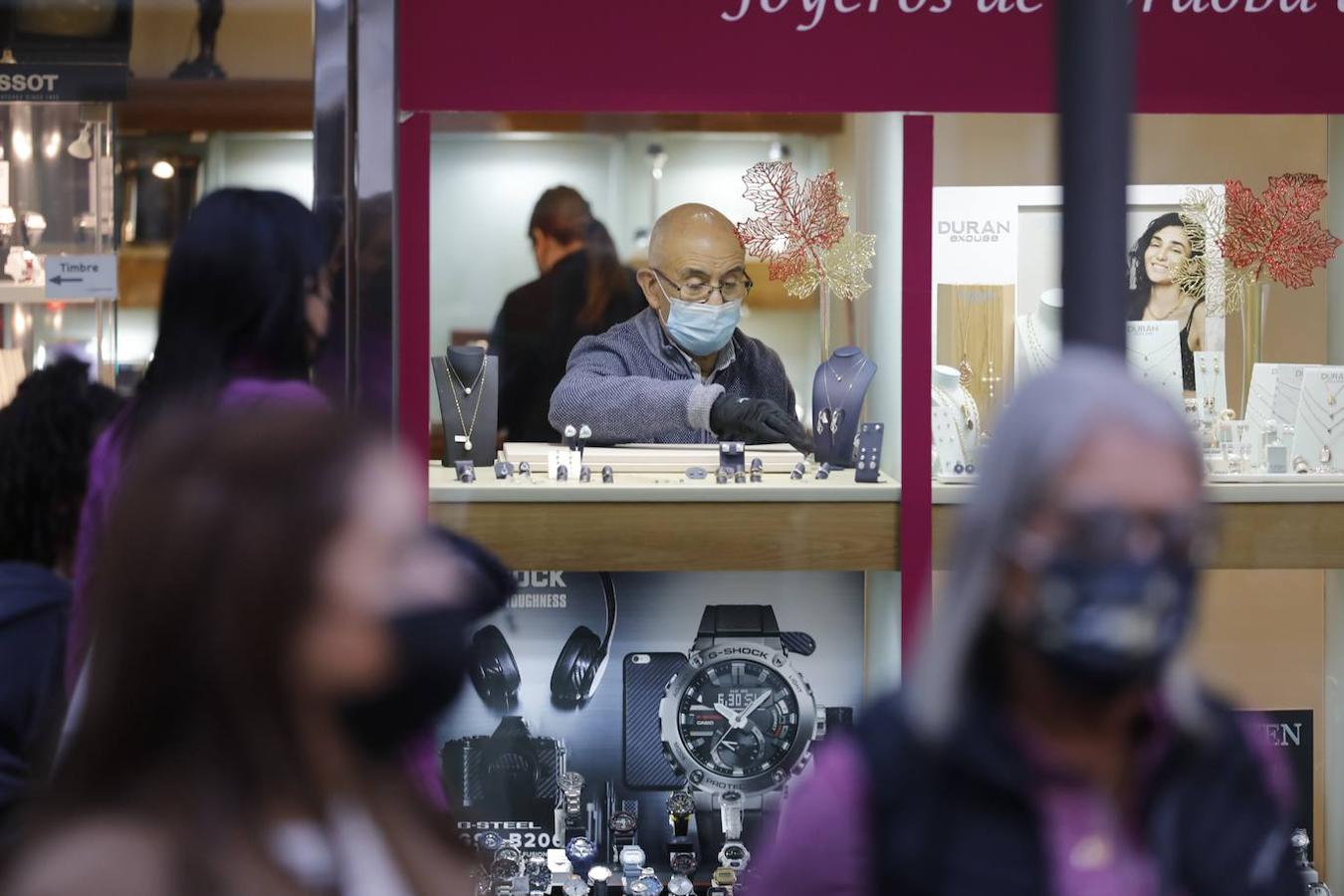 El ambiente de compras para los Reyes Magos en Córdoba, en imágenes