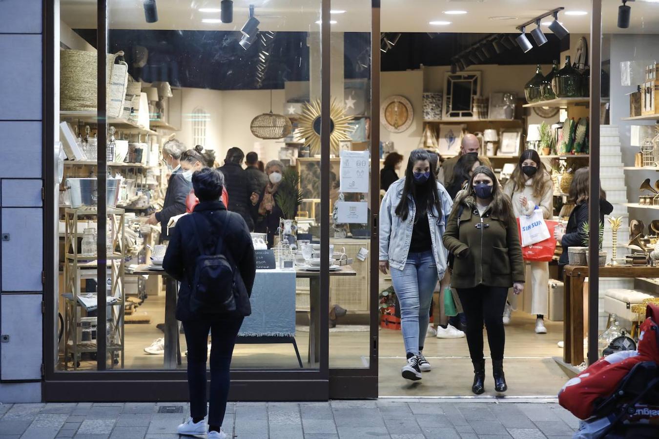 El ambiente de compras para los Reyes Magos en Córdoba, en imágenes