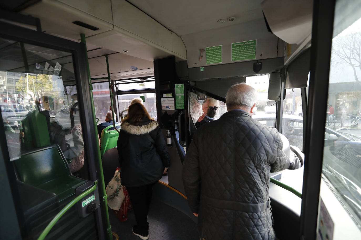 La huelga de Aucorsa en Córdoba, en imágenes