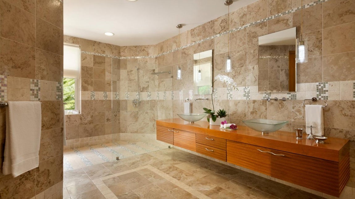 La villa de lujo en el Caribe de Tamara Falcó e Íñigo Onieva, al detalle. Uno de los baños interiores de las villas.