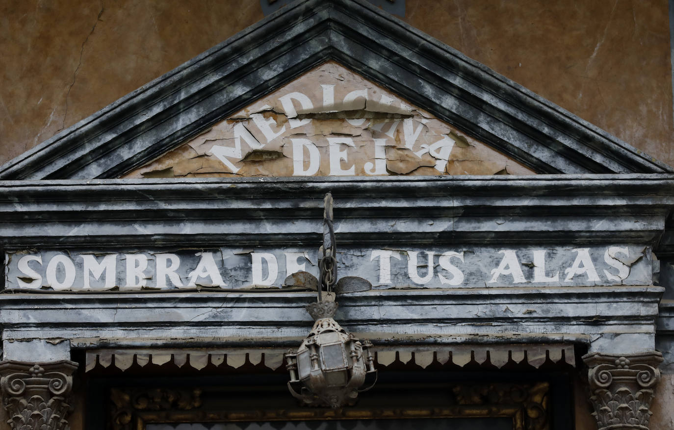 El retablo de San Rafael de la calle Candelaria en Córdoba, en imágenes