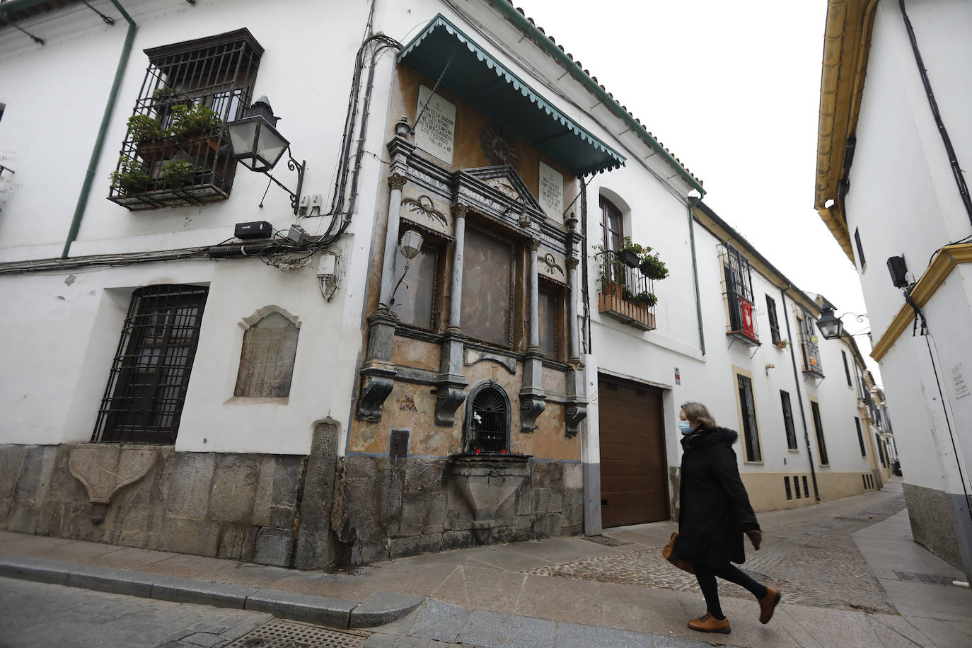 El retablo de San Rafael de la calle Candelaria en Córdoba, en imágenes