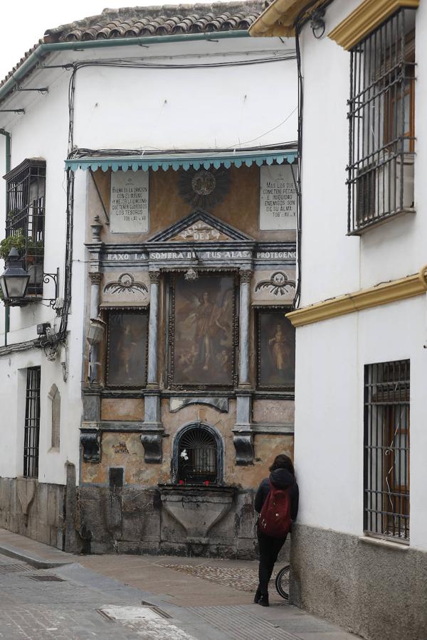 El retablo de San Rafael de la calle Candelaria en Córdoba, en imágenes