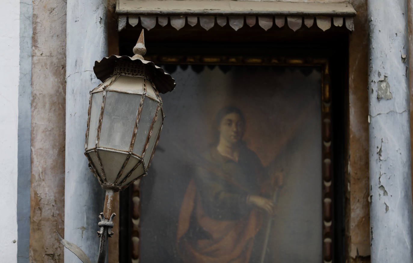 El retablo de San Rafael de la calle Candelaria en Córdoba, en imágenes