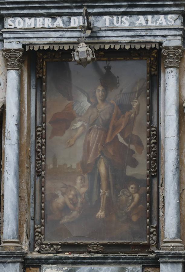 El retablo de San Rafael de la calle Candelaria en Córdoba, en imágenes