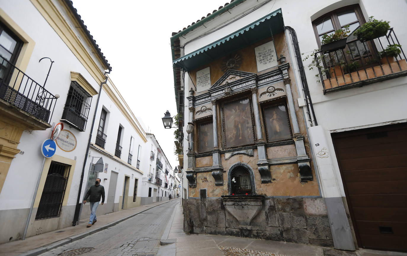 El retablo de San Rafael de la calle Candelaria en Córdoba, en imágenes