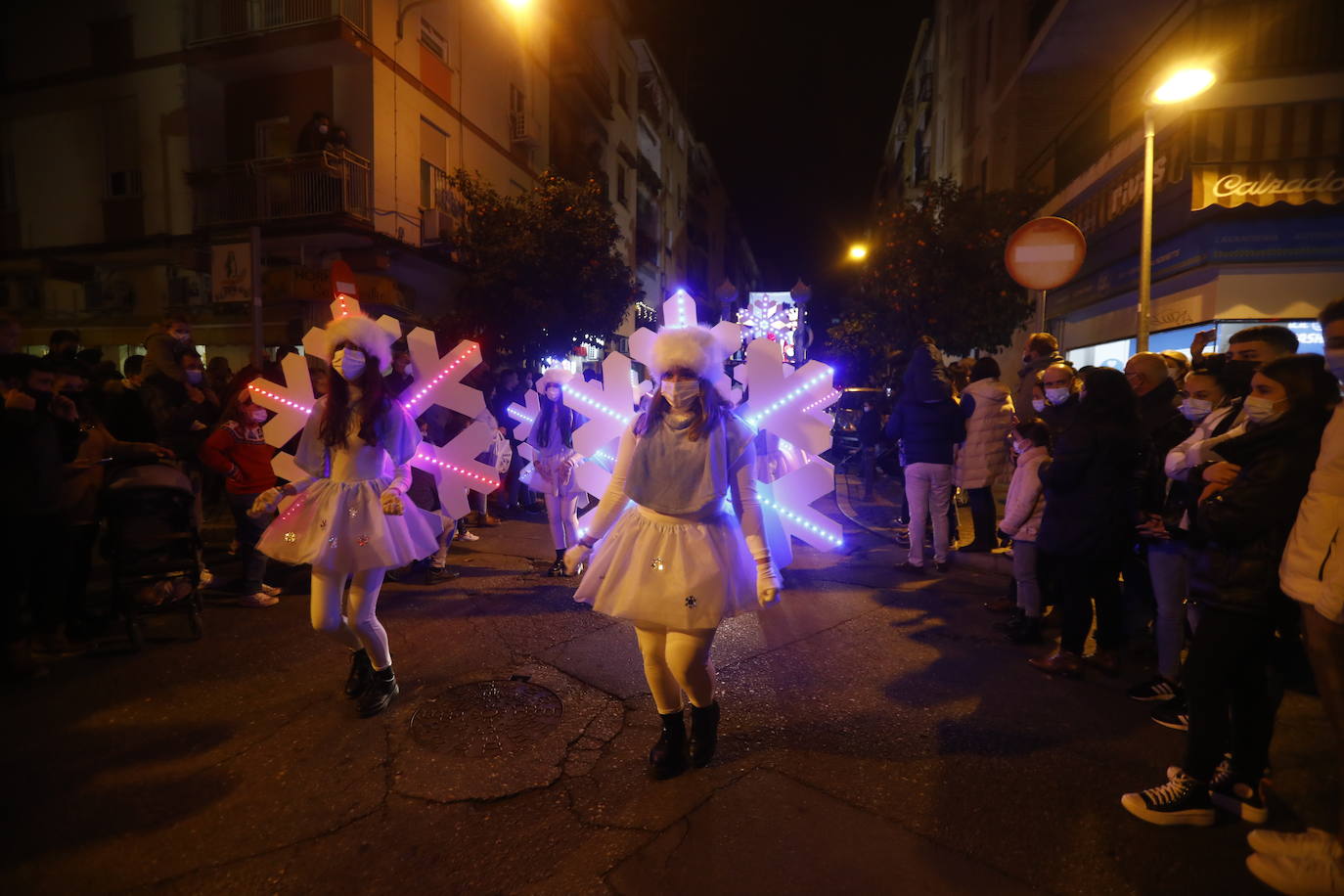 La Cabalgata de los Reyes Magos en el barrio de Ciudad Jardín de Córdoba, en imágenes