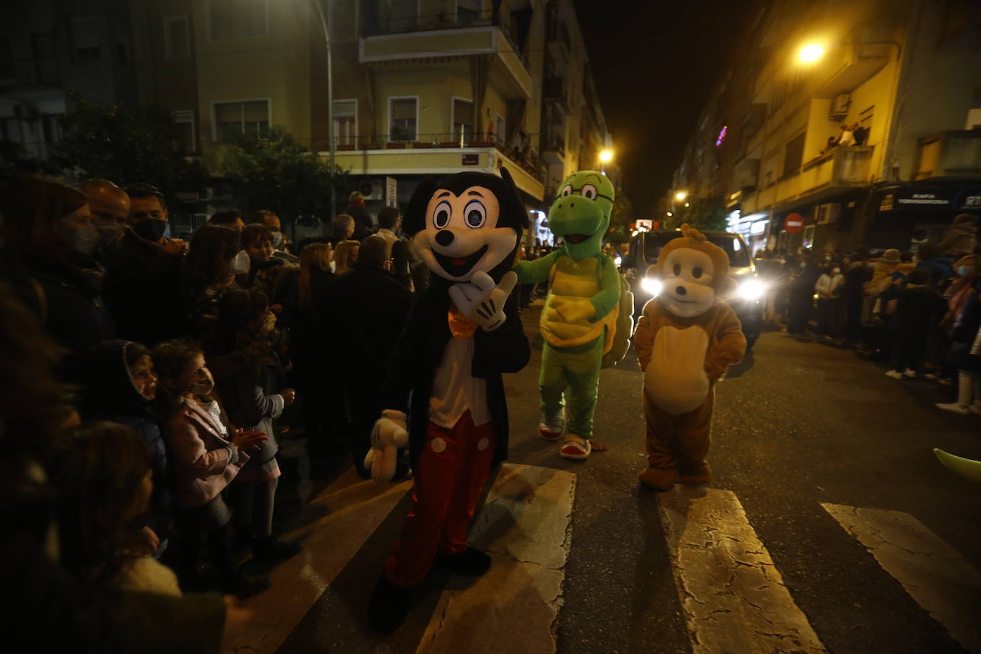 La Cabalgata de los Reyes Magos en el barrio de Ciudad Jardín de Córdoba, en imágenes