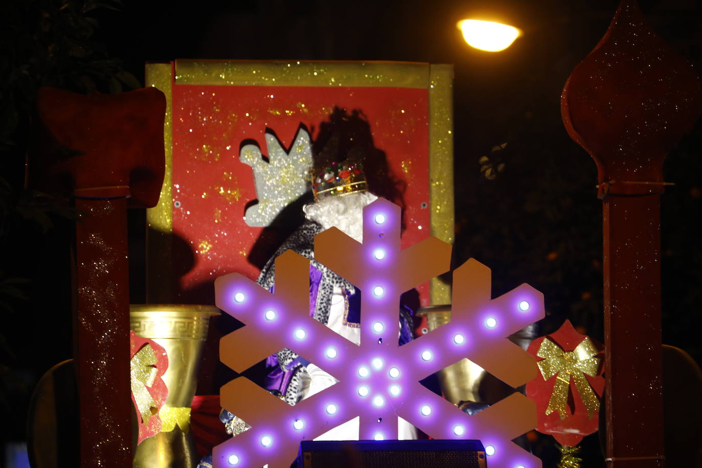 La Cabalgata de los Reyes Magos en el barrio de Ciudad Jardín de Córdoba, en imágenes