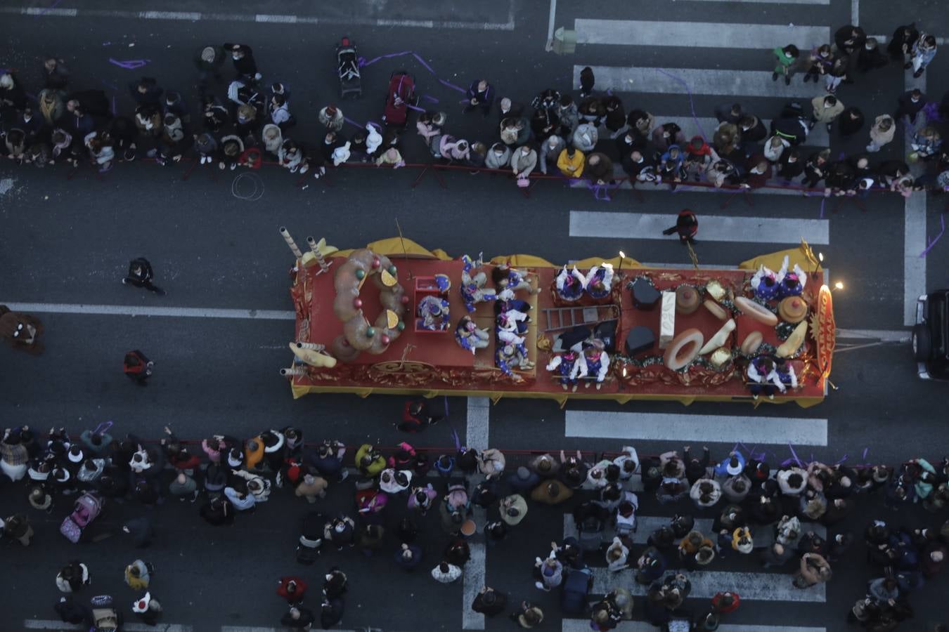 FOTOS: Así ha sido la Cabalgata de los Reyes Magos en Cádiz