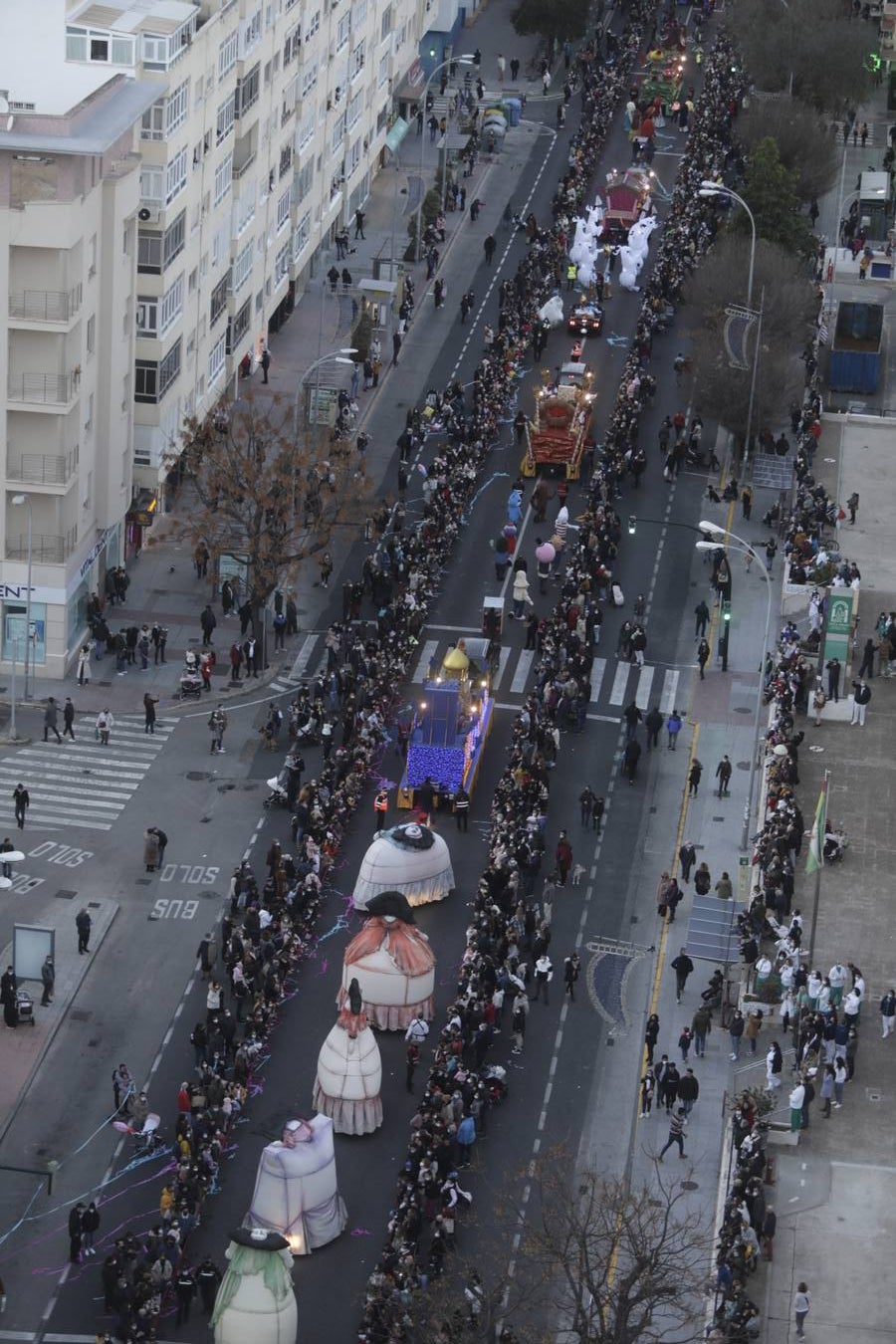 FOTOS: Así ha sido la Cabalgata de los Reyes Magos en Cádiz