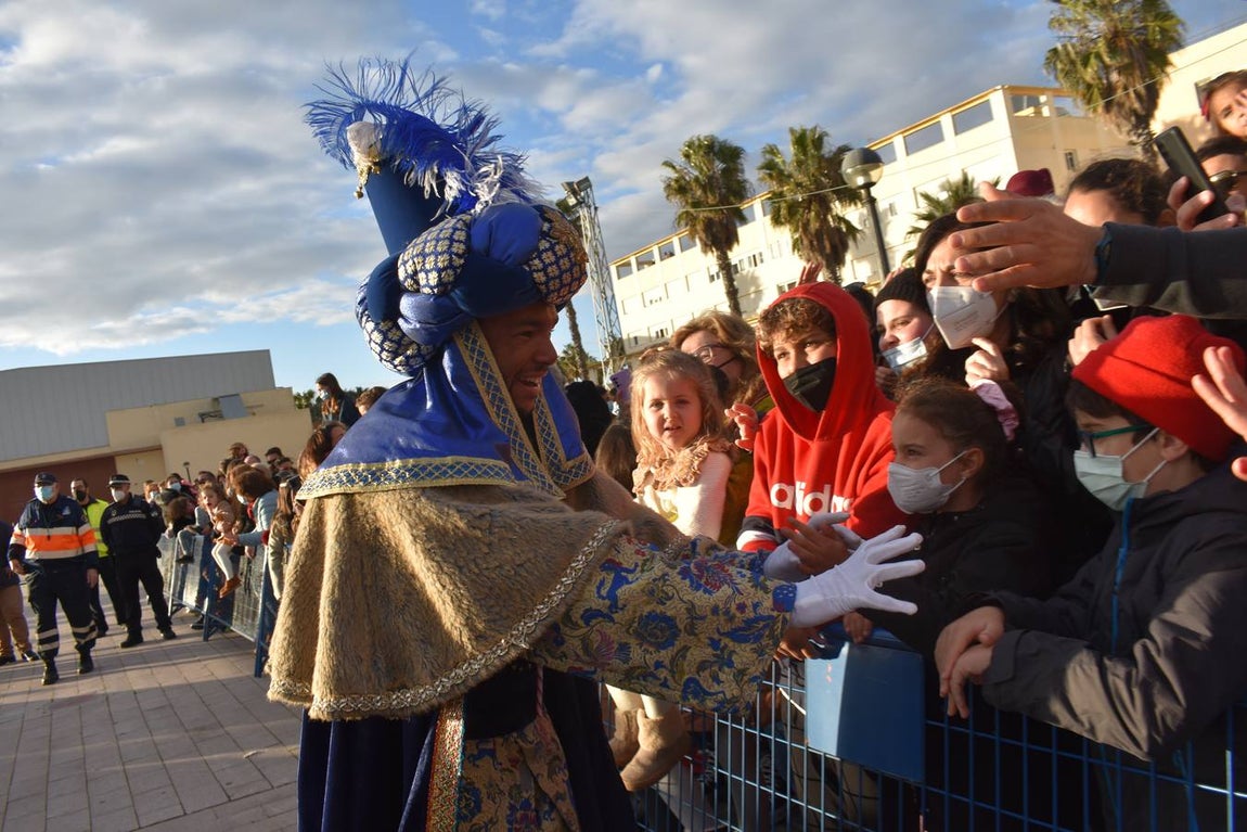 FOTOS: Los Reyes Magos recorren las calles de Puerto Real