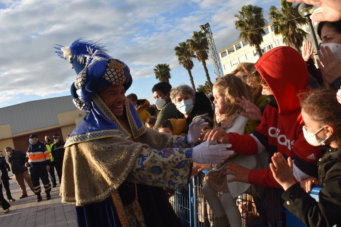 FOTOS: Los Reyes Magos recorren las calles de Puerto Real