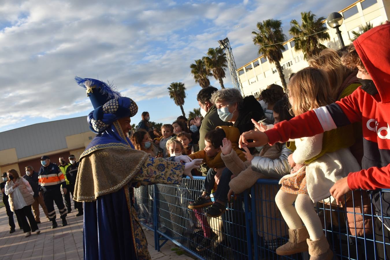 FOTOS: Los Reyes Magos recorren las calles de Puerto Real