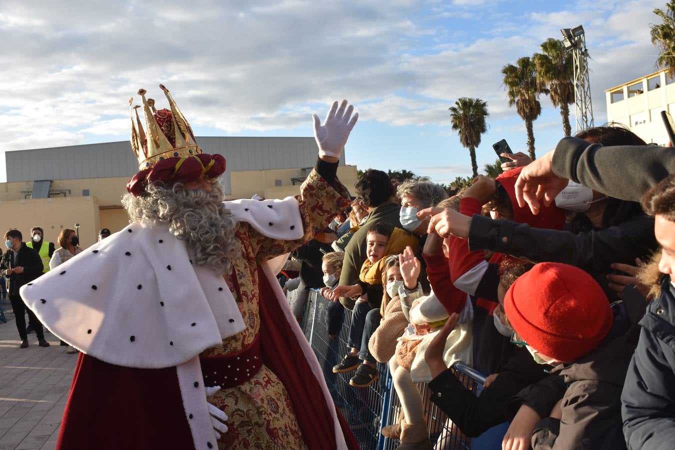 FOTOS: Los Reyes Magos recorren las calles de Puerto Real