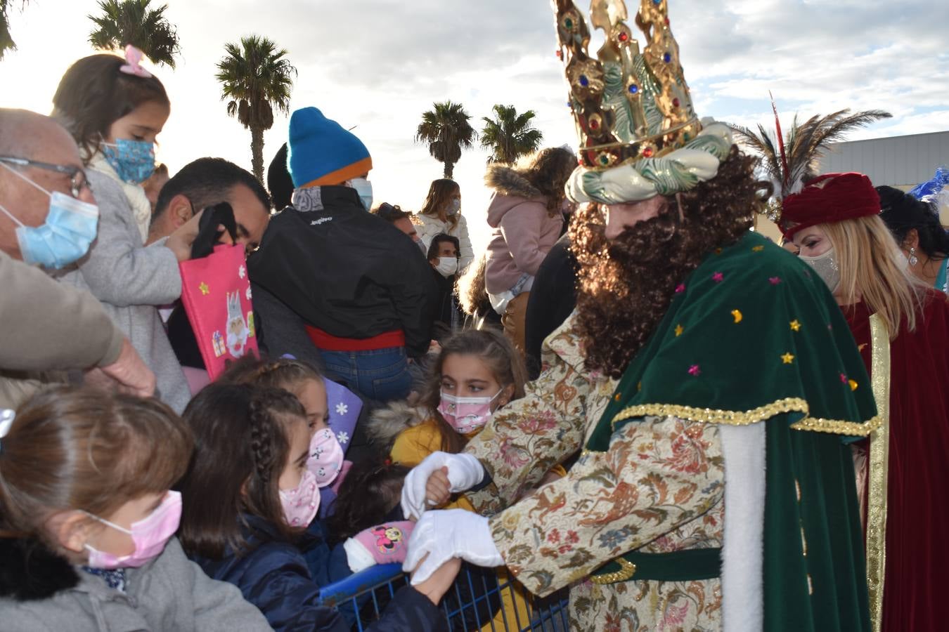 FOTOS: Los Reyes Magos recorren las calles de Puerto Real