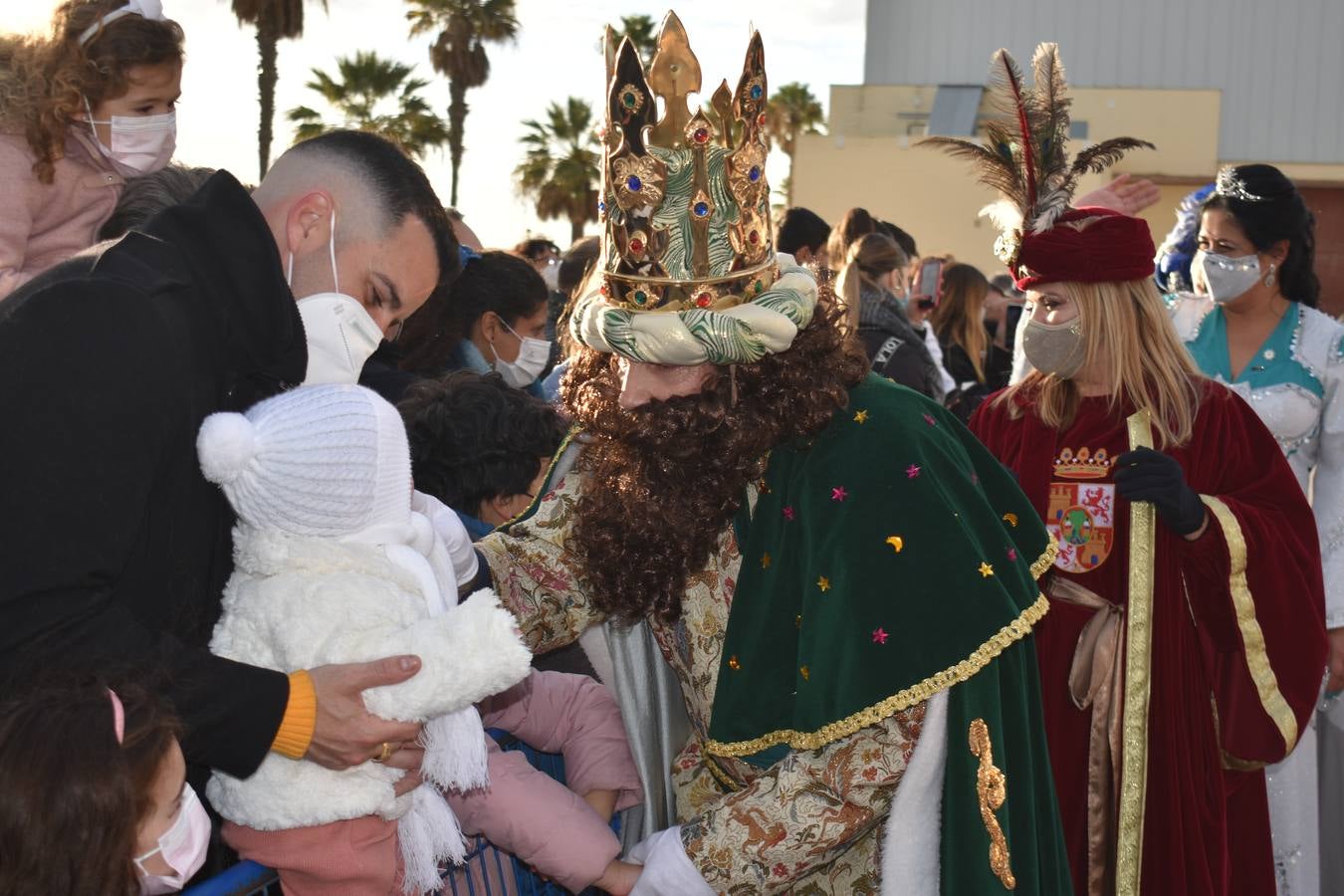 FOTOS: Los Reyes Magos recorren las calles de Puerto Real