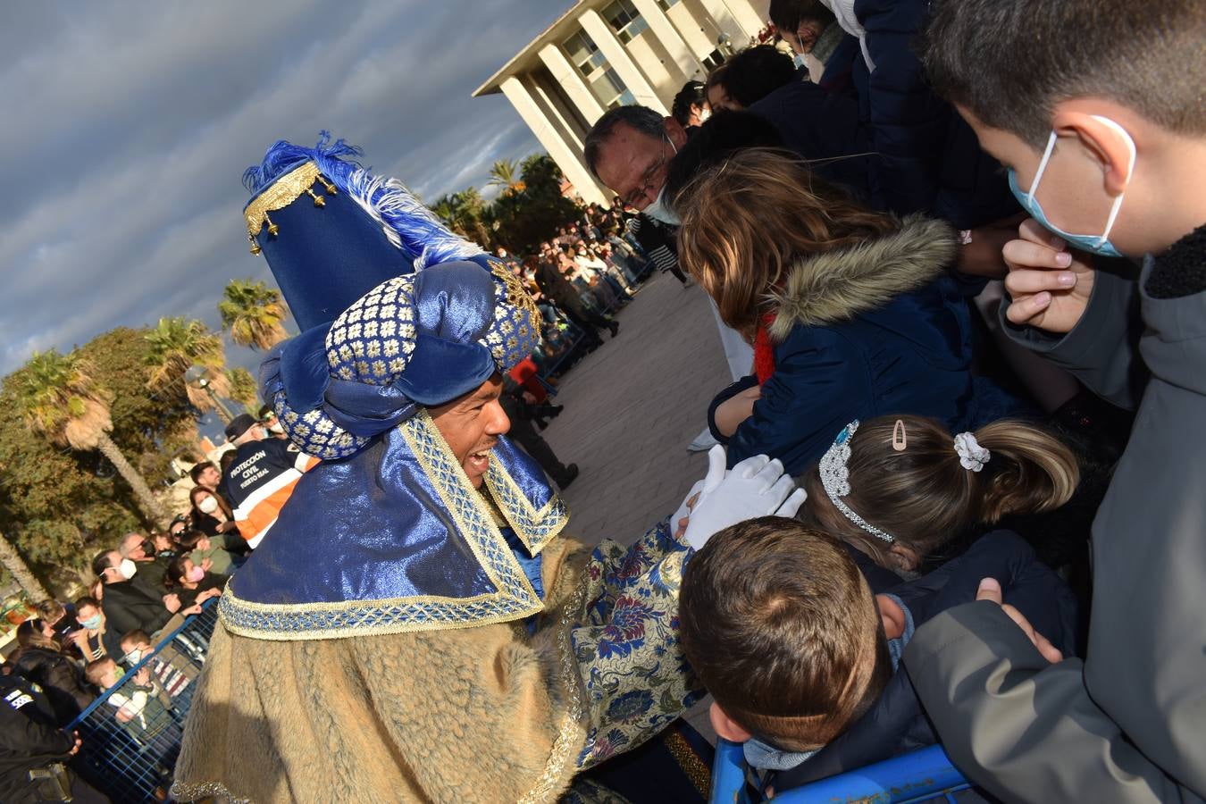 FOTOS: Los Reyes Magos recorren las calles de Puerto Real