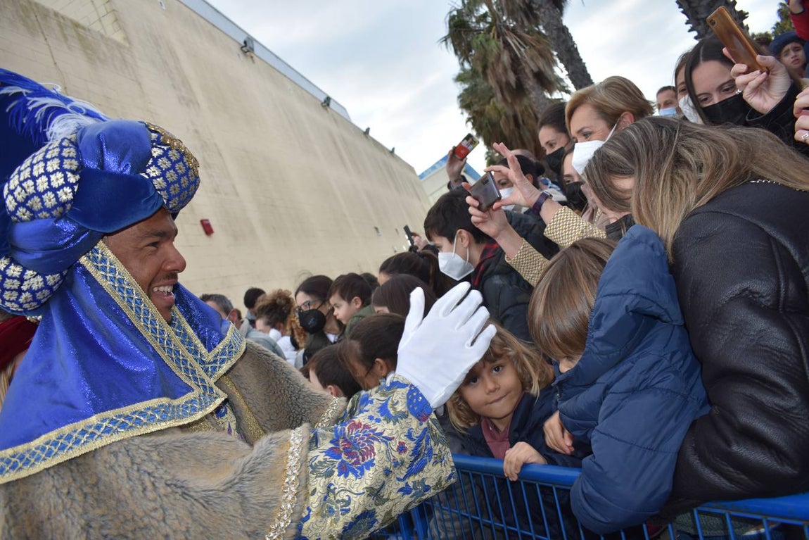FOTOS: Los Reyes Magos recorren las calles de Puerto Real