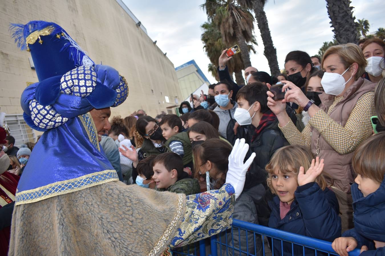 FOTOS: Los Reyes Magos recorren las calles de Puerto Real