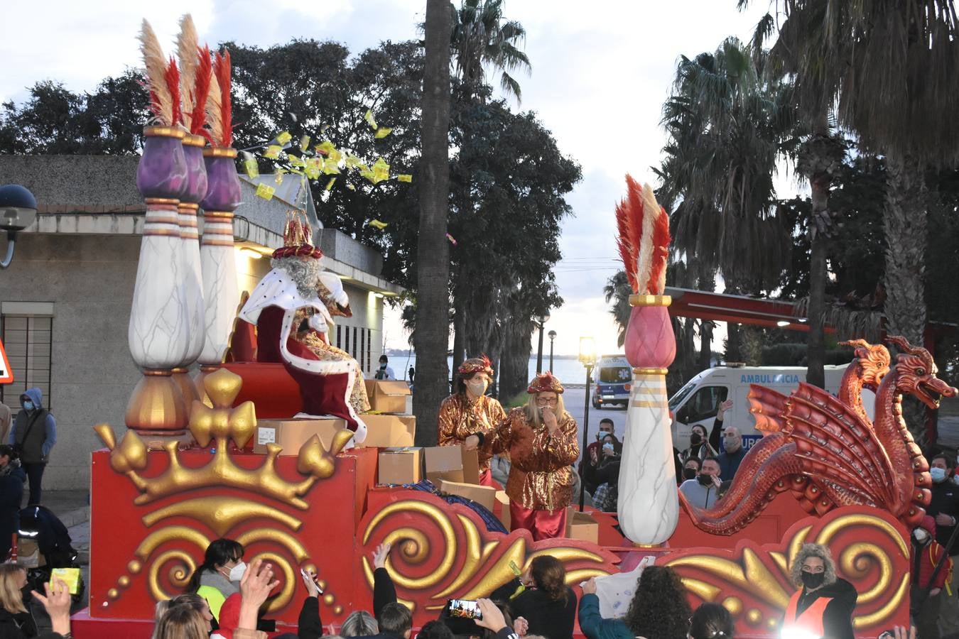 FOTOS: Los Reyes Magos recorren las calles de Puerto Real