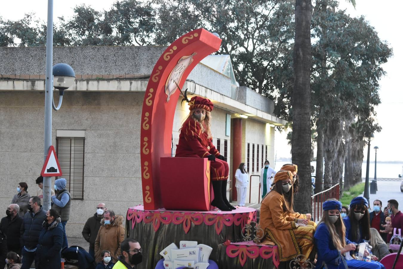 FOTOS: Los Reyes Magos recorren las calles de Puerto Real