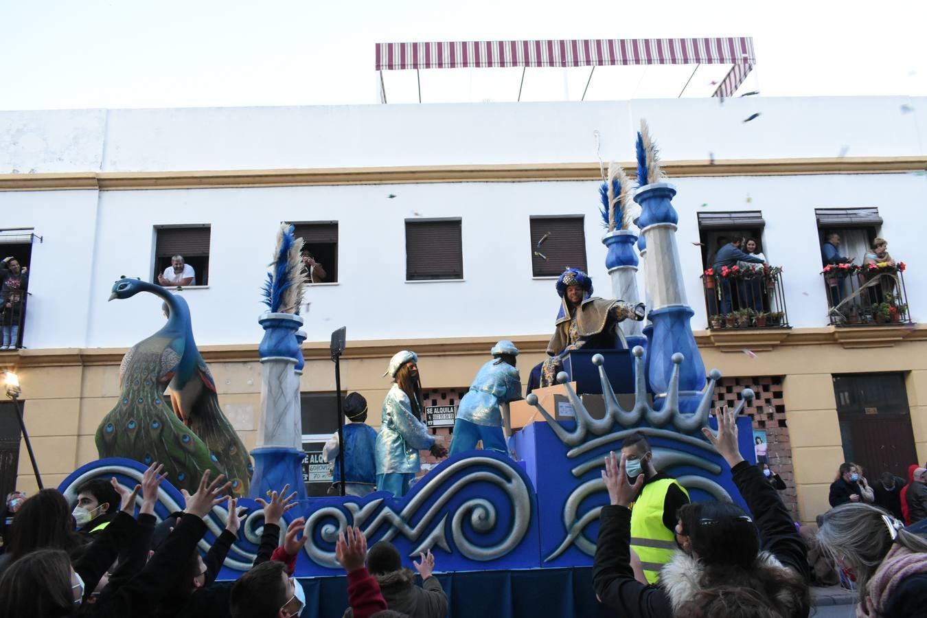 FOTOS: Los Reyes Magos recorren las calles de Puerto Real