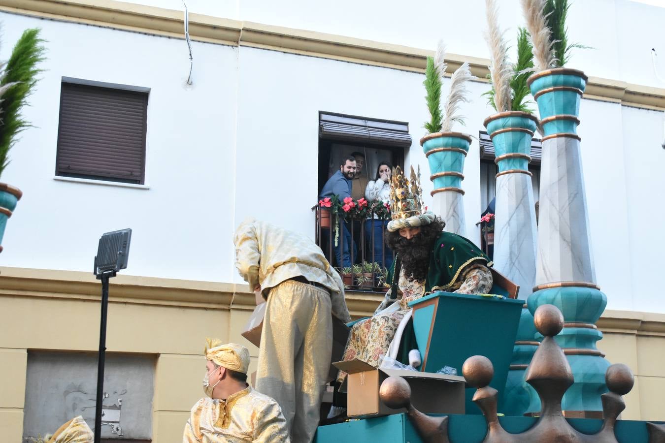 FOTOS: Los Reyes Magos recorren las calles de Puerto Real