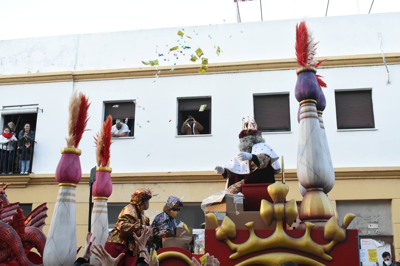 FOTOS: Los Reyes Magos recorren las calles de Puerto Real