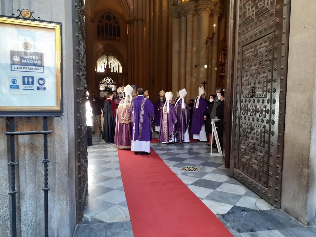 Las imágenes del entierro del cardenal Francisco Álvarez en la catedral primada