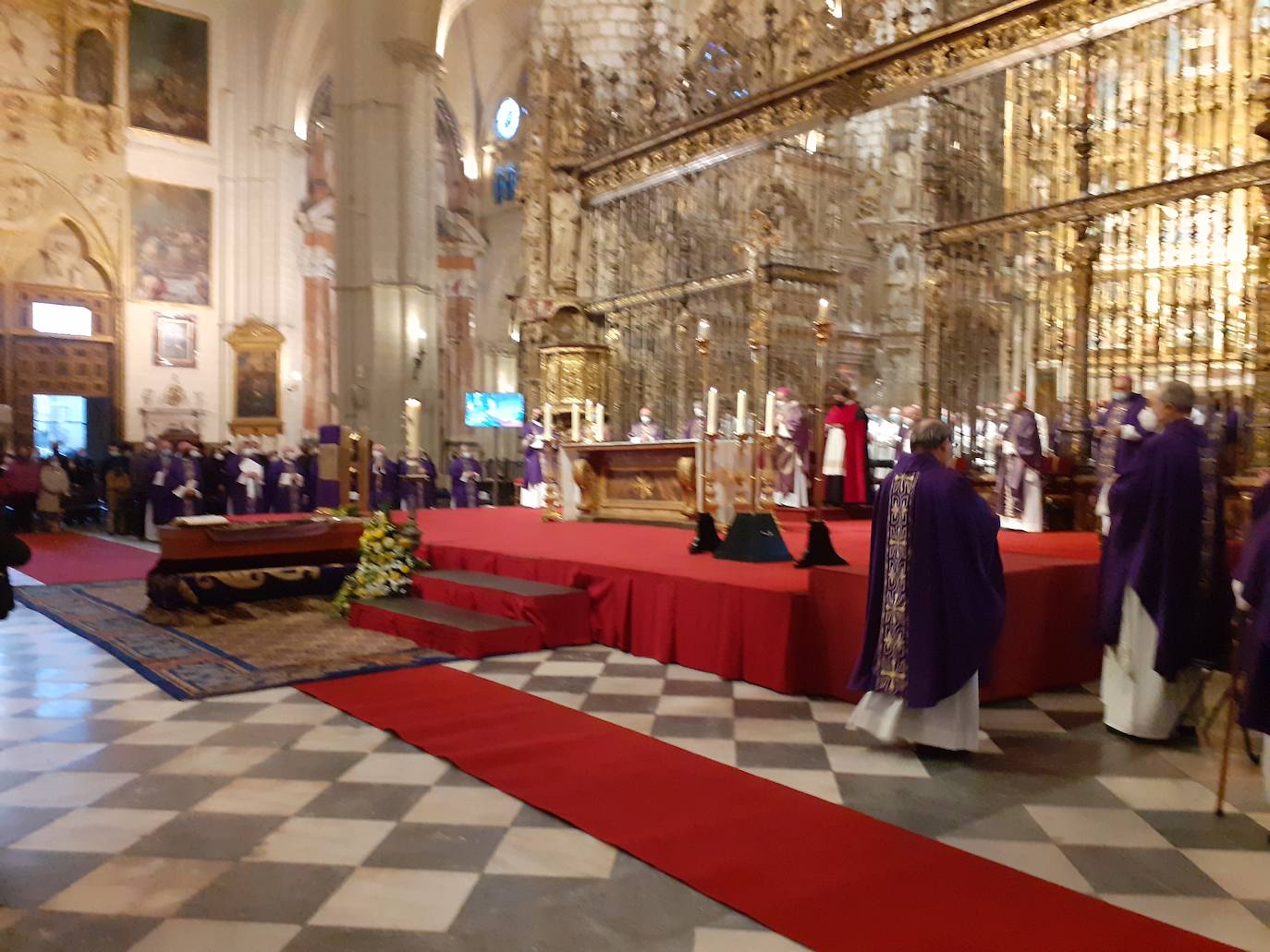 Las imágenes del entierro del cardenal Francisco Álvarez en la catedral primada