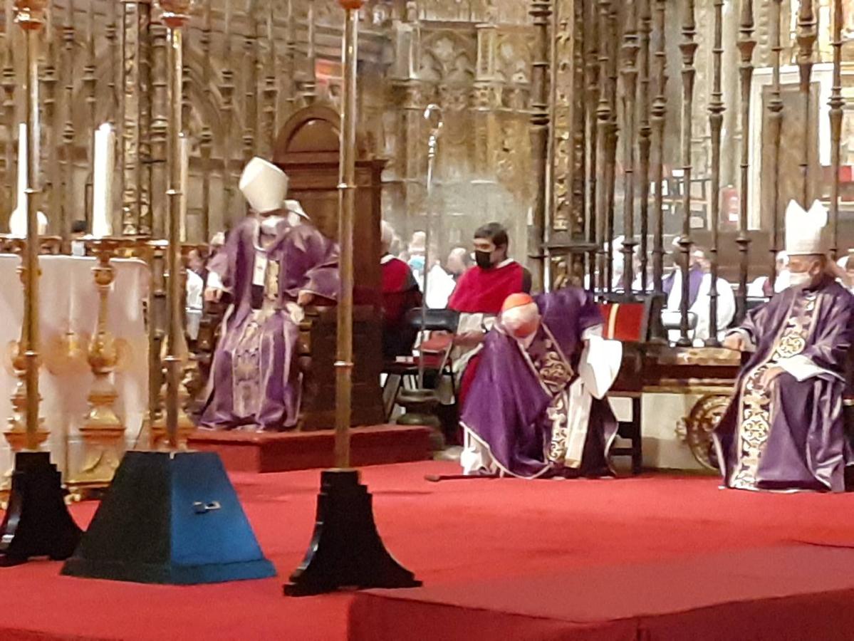 Las imágenes del entierro del cardenal Francisco Álvarez en la catedral primada