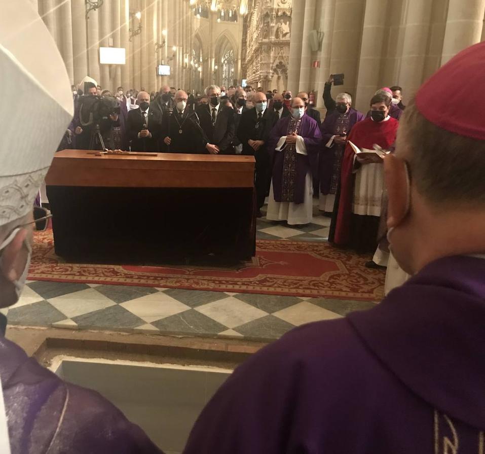 Las imágenes del entierro del cardenal Francisco Álvarez en la catedral primada