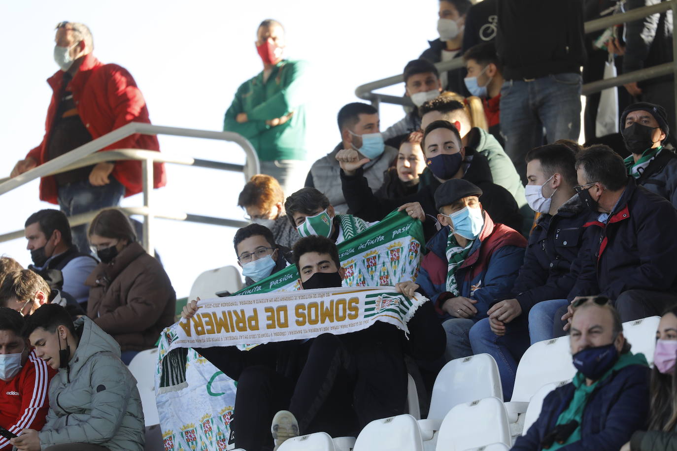 El ambiente en las gradas en el Córdoba CF - Vélez CF, en imágenes