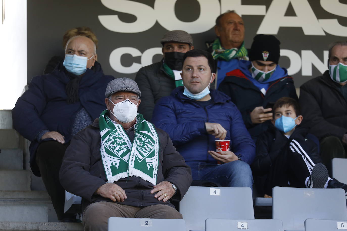 El ambiente en las gradas en el Córdoba CF - Vélez CF, en imágenes