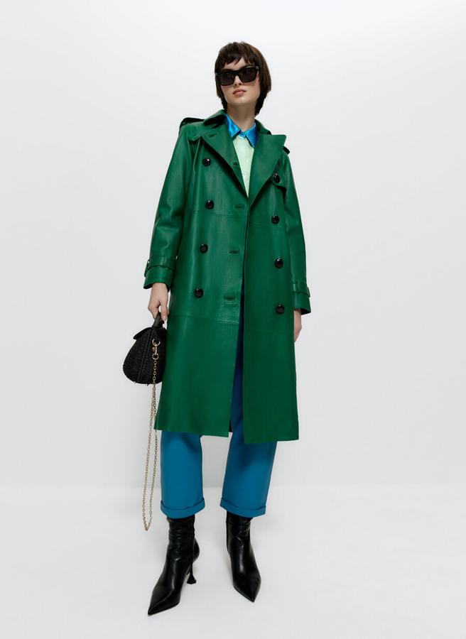 Gabardina de piel con botones de Uterqüe (precio: 329€ / 189€)