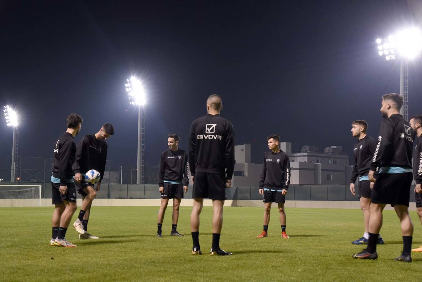 El primer entrenamiento del Córdoba CF en Baréin, en imágenes