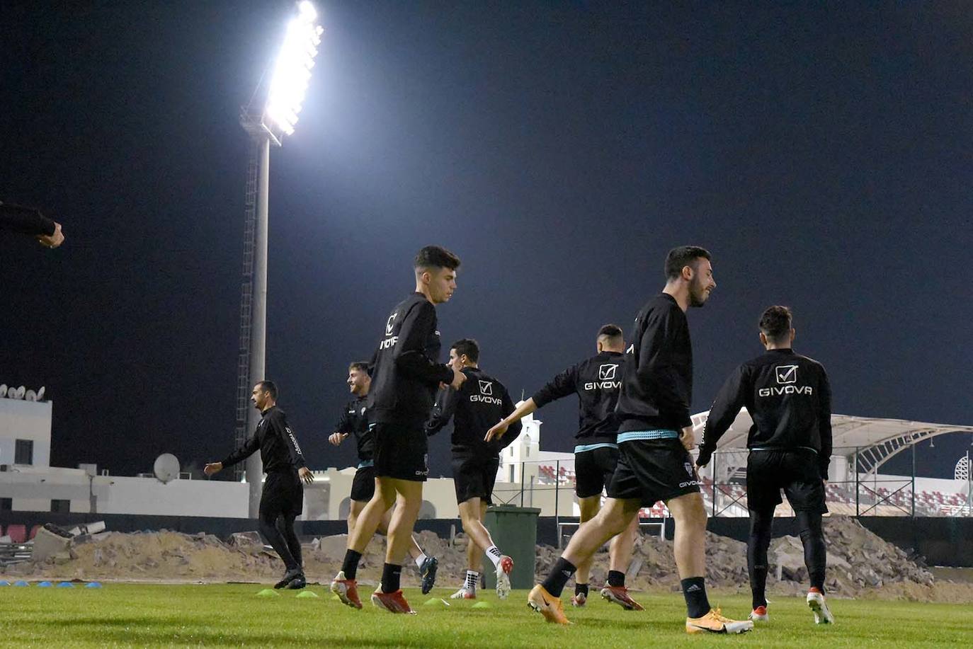 El primer entrenamiento del Córdoba CF en Baréin, en imágenes