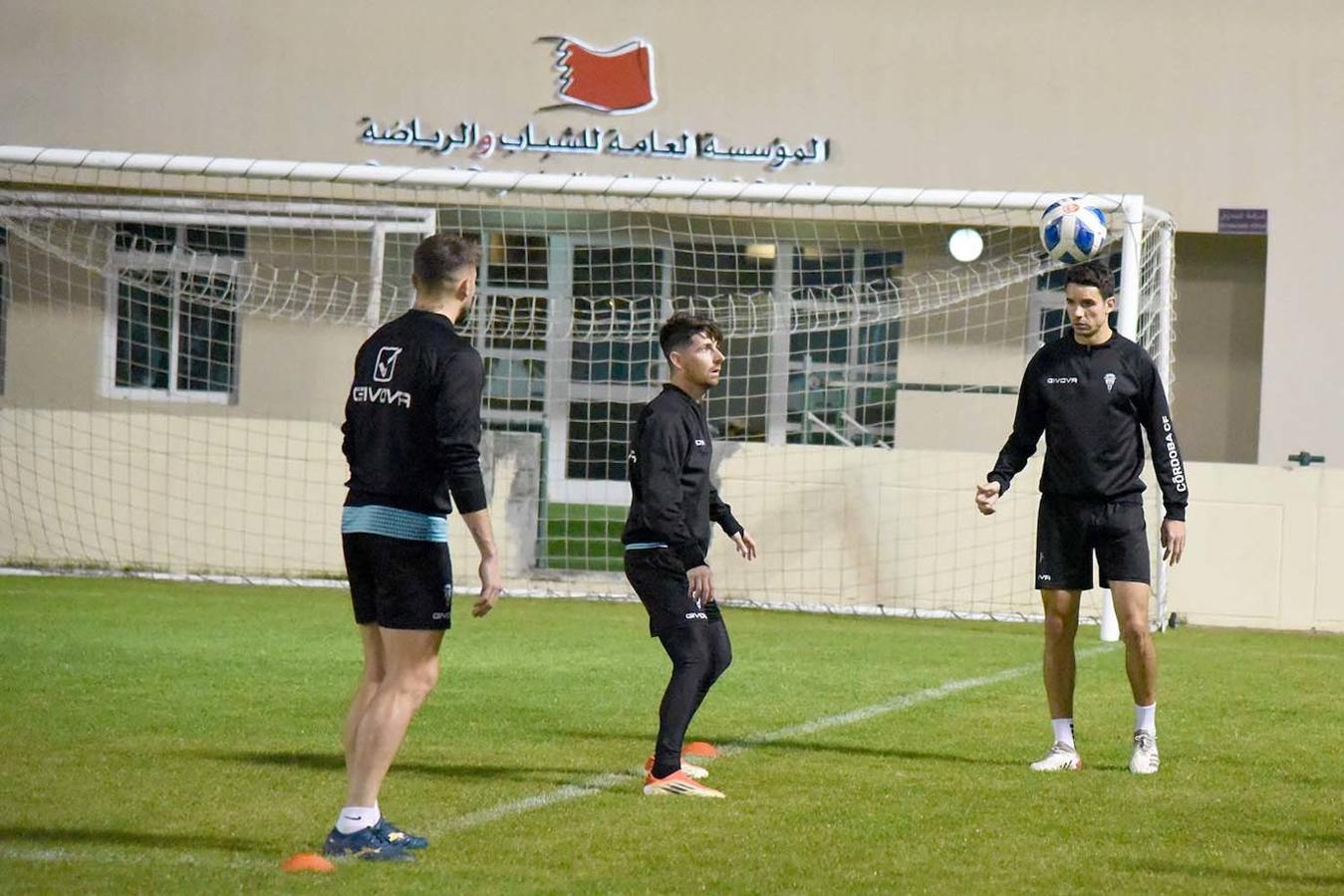 El primer entrenamiento del Córdoba CF en Baréin, en imágenes