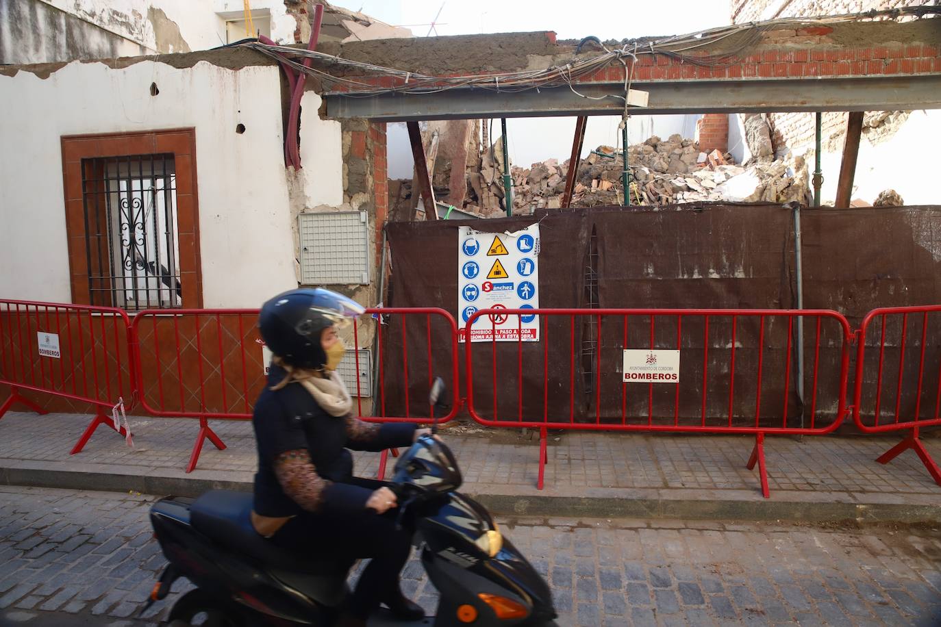 La casa derrumbada en la calle San Acisclo de Córdoba, en imágenes