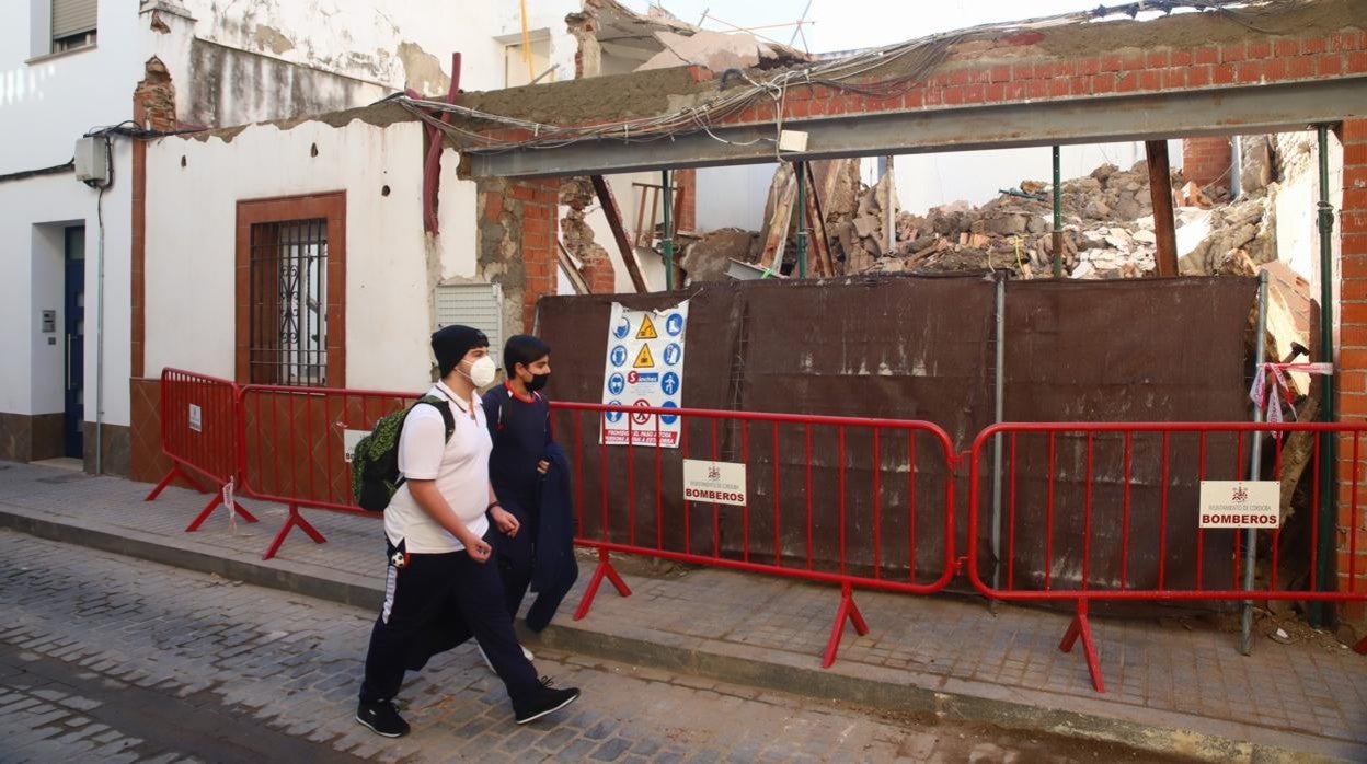 La casa derrumbada en la calle San Acisclo de Córdoba, en imágenes