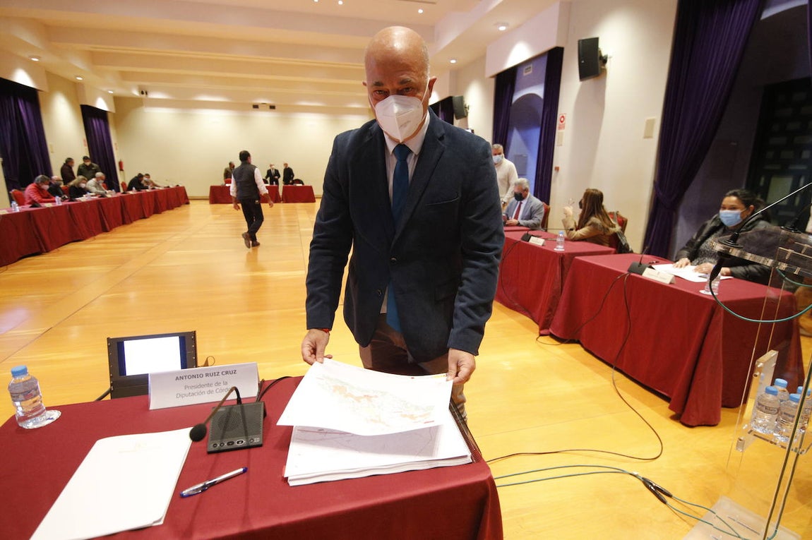 La reunión en Córdoba de la mesa para convertir la N-432 en autovía, en imágenes