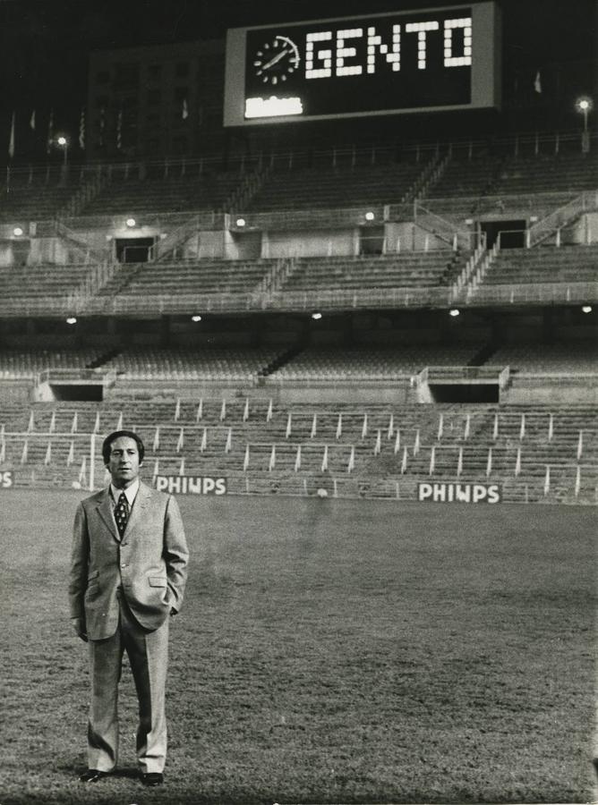 Defendió la camiseta del Real Madrid 1953 y 1971, y durante sus 18 temporadas en el Real Madrid ganó, además de las 6 Copas de Europa, 12 Ligas, 2 Copas de España, 1 Copa Intercontinental, 1 Pequeña Copa del Mundo y 2 Copas Latinas. En el Real Madrid jugó 600 partidos y marcó 182 goles. Fue internacional con la selección española en 43 ocasiones. 