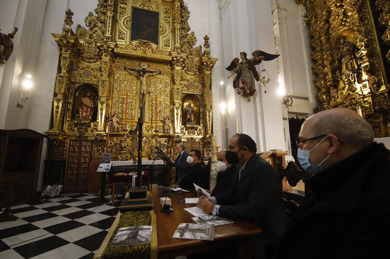 La presentación del libro de la cofradía del Vía Crucis de Córdoba, en imágenes