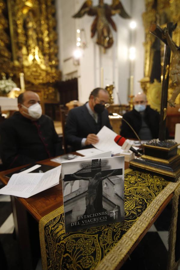 La presentación del libro de la cofradía del Vía Crucis de Córdoba, en imágenes