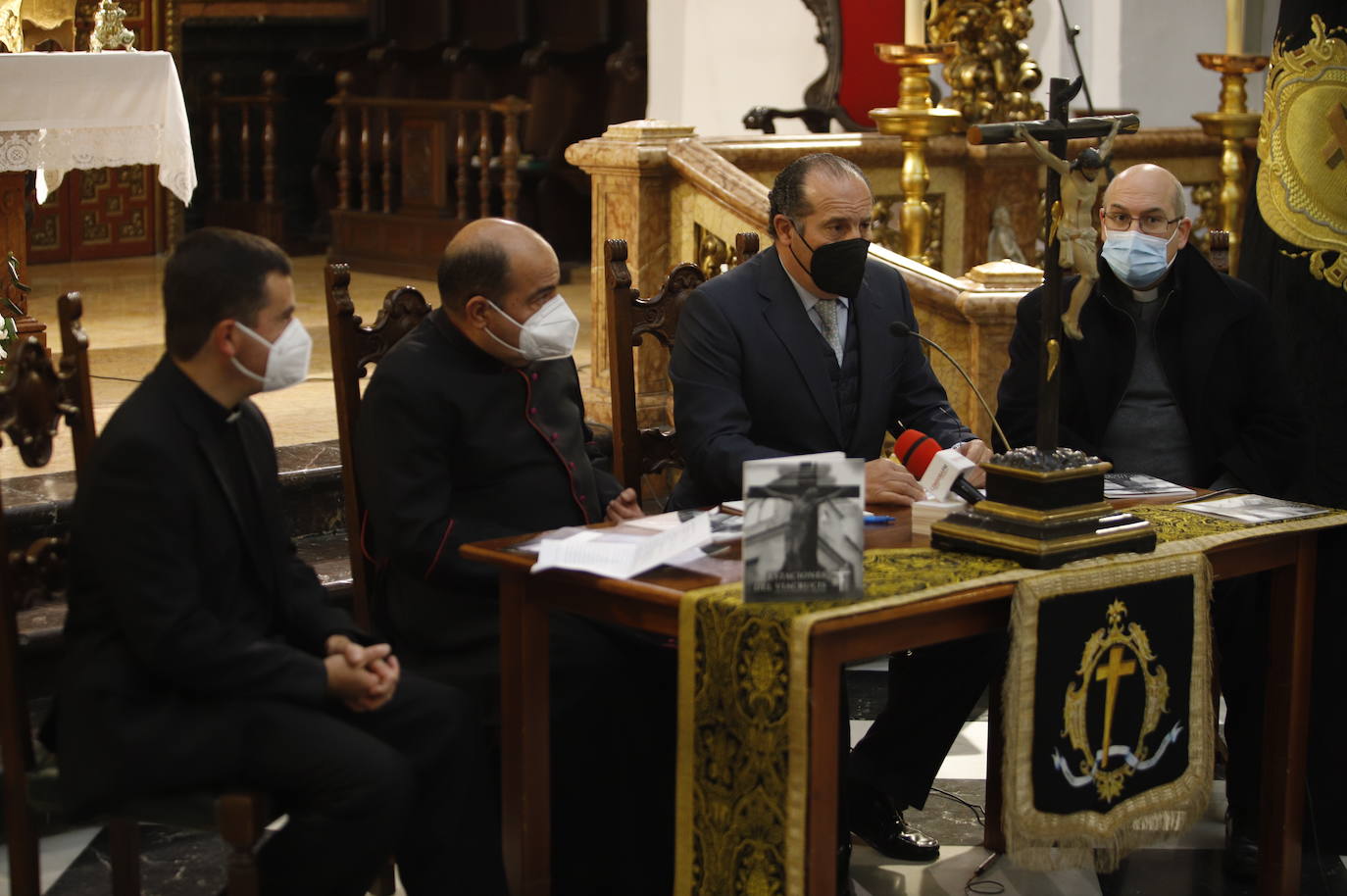 La presentación del libro de la cofradía del Vía Crucis de Córdoba, en imágenes