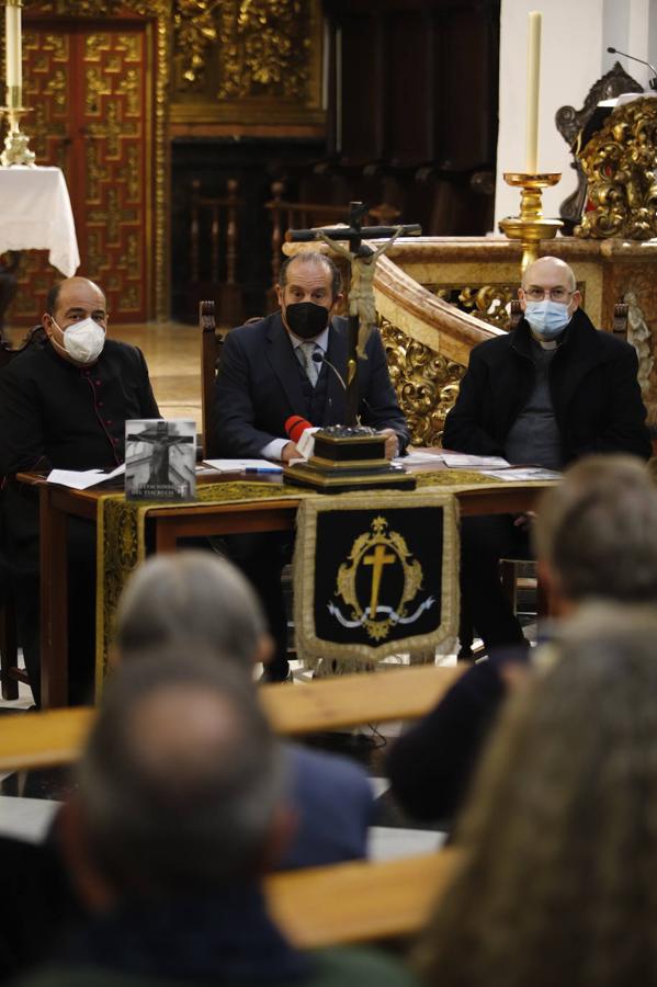 La presentación del libro de la cofradía del Vía Crucis de Córdoba, en imágenes