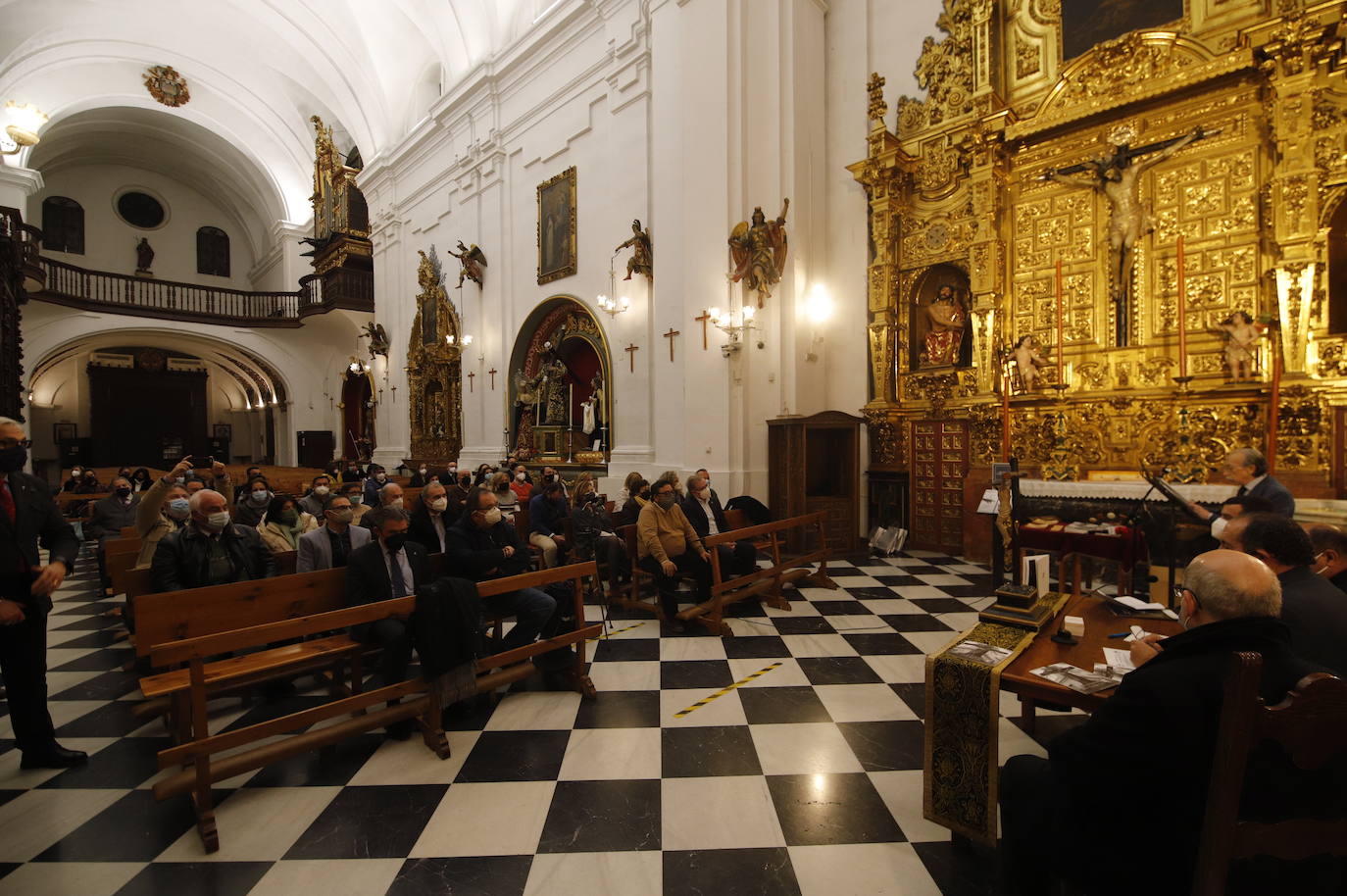 La presentación del libro de la cofradía del Vía Crucis de Córdoba, en imágenes